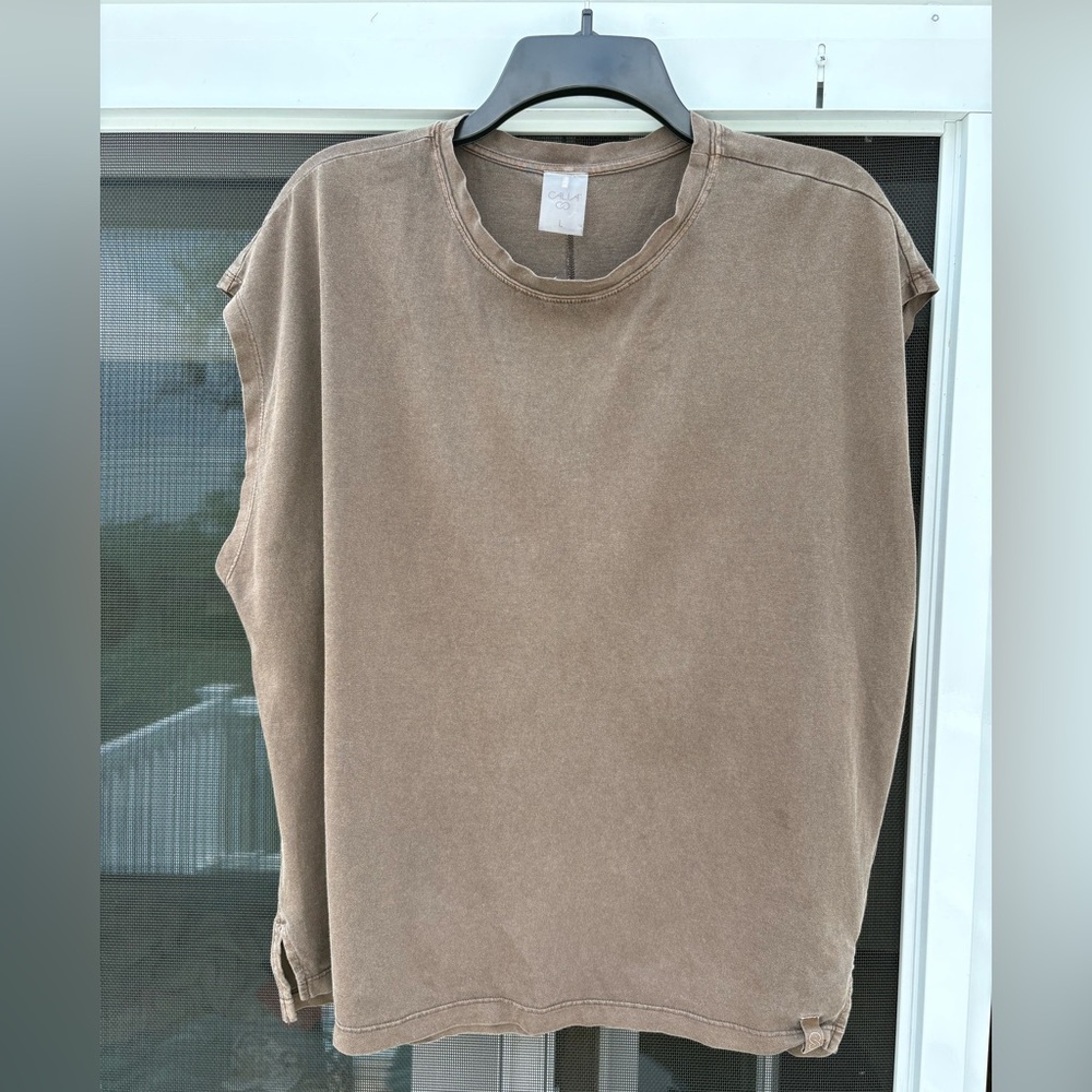 CALIA by Carrie Underwood Brown Short Sleeve Tee